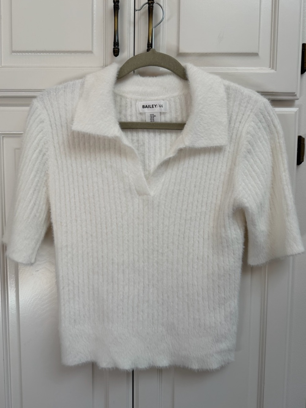 Bailey 44 Short Sleeve Fuzzy Collared V-Neck Sweater Ivory Size Medium